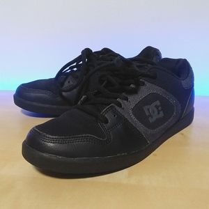 DC skateboard shoes